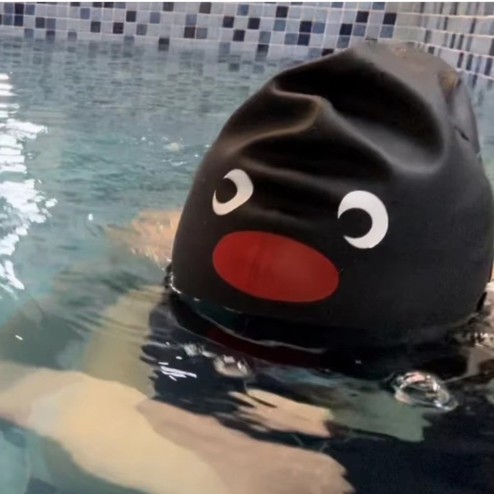 قبعة سباحة مرنة بتصميم البطريق - مراجعة Aquatic Sports Cap وسعره